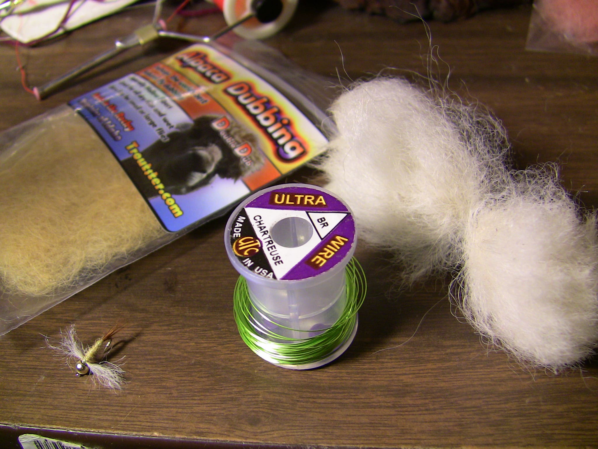 Materials to tie the beadhead spinner mayfly with alpaca dubbing